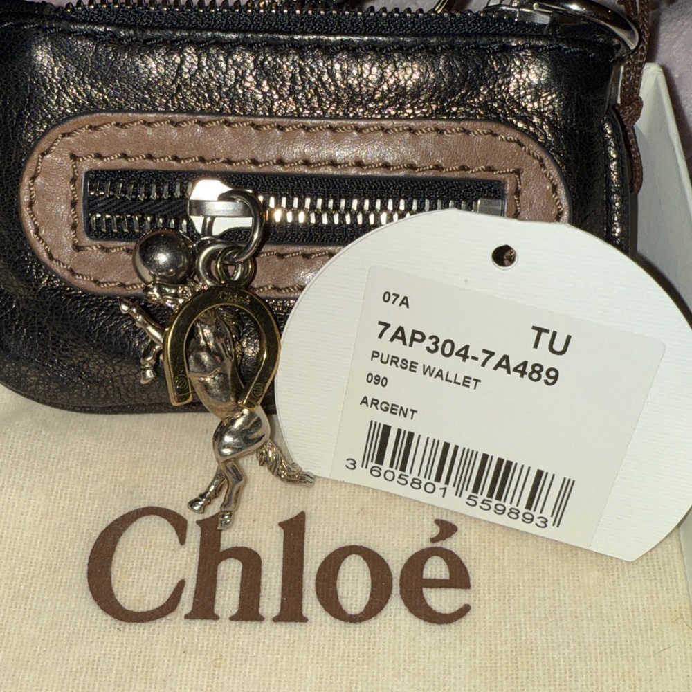 RARE Chloe Metallic Black and Brown Leather Key Holder with Charm - Picture 5 of 9